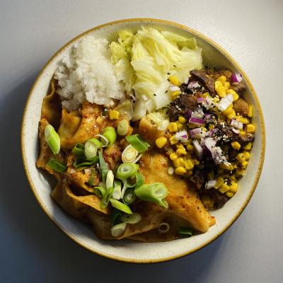 Biang Biang z sojowym mięskiem i kukurydzą